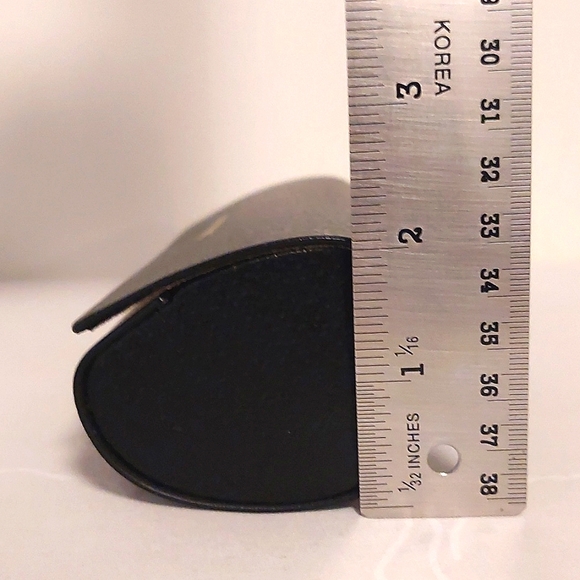 Burberry black glasses case - Picture 12 of 12